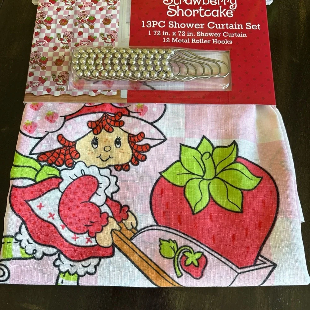 The World of Strawberry Shortcake 13PC Shower Curtain Set - Pink Red Green